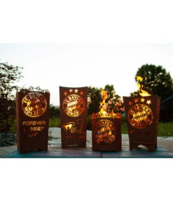 Ferrum FCB Feuerkorb Mia San Mia, Eckig, Rost, Ca. B40/H70/T40 Cm -Biohort Verkäufe 3161965 3161981 3162005 3162047 WE MO 005 FeuerkorbFeuerstelleFanFCBayernFCB